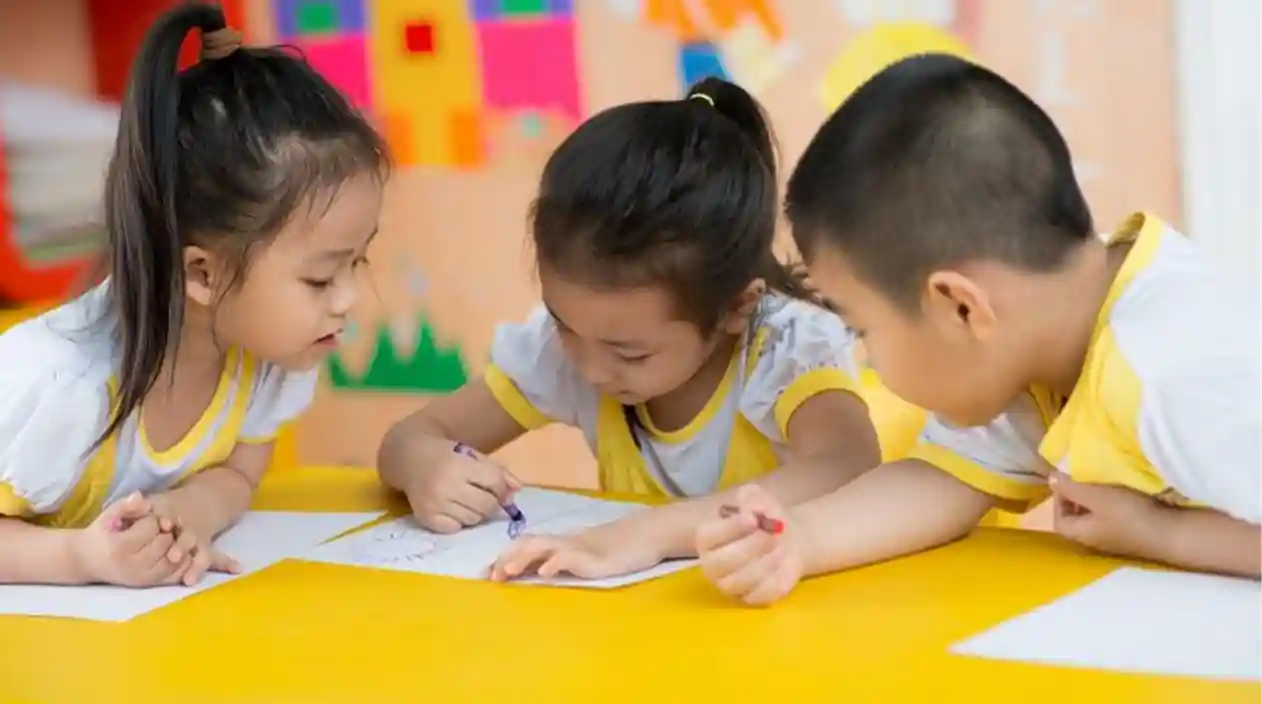 Help Your Child Become Friends with Kids Easily and Confidently